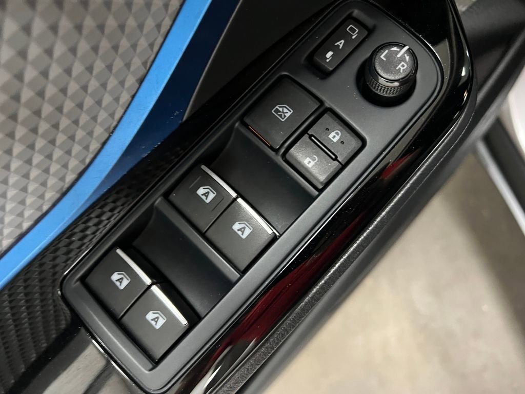 Used 2019 Toyota C-HR XLE image 12