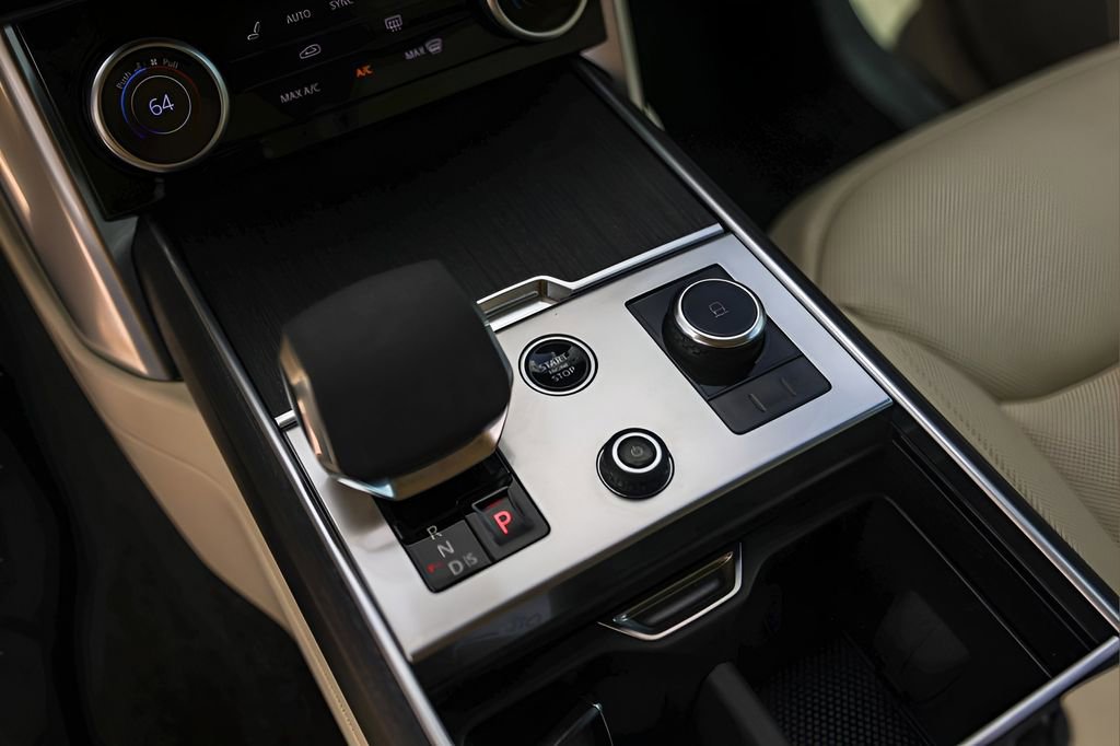 Used 2023 Land Rover Range Rover SE image 18