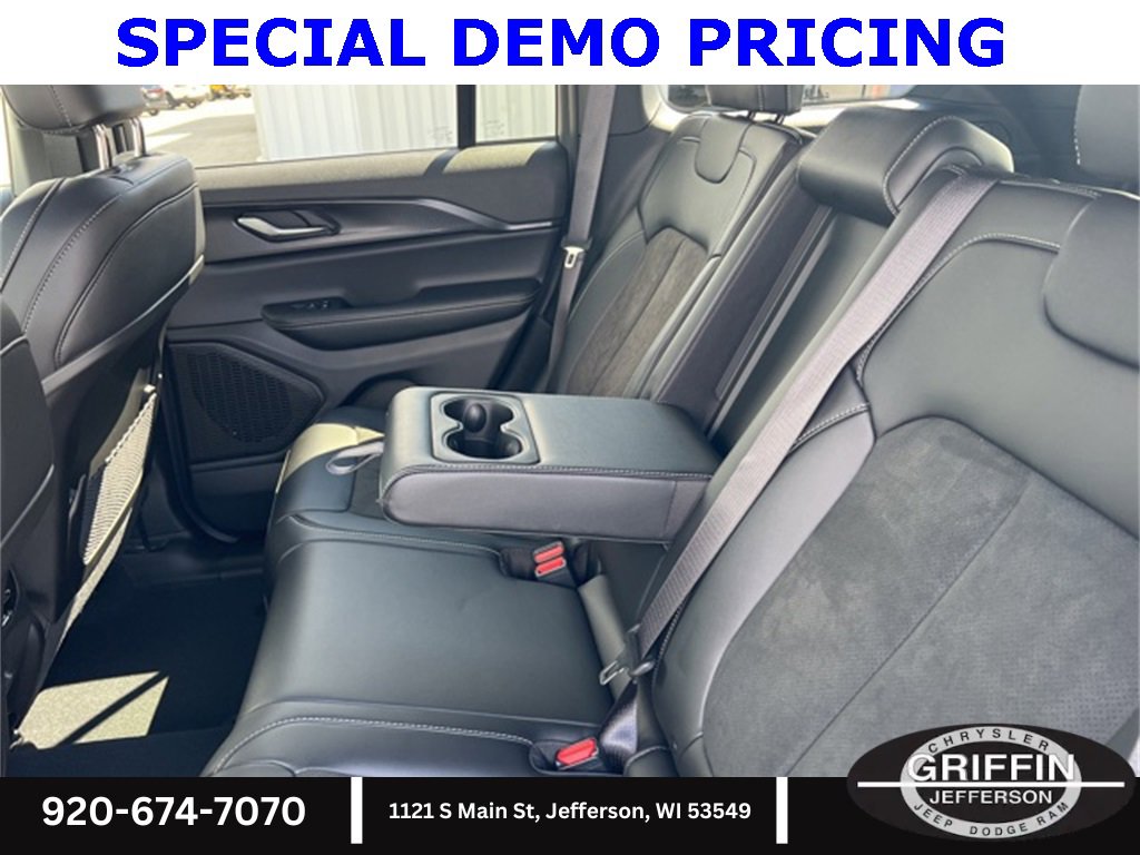 New 2025 Jeep Grand Cherokee Altitude image 15