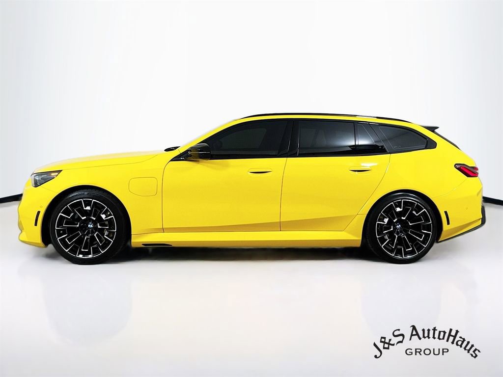 Used 2025 BMW M5 Touring image 4