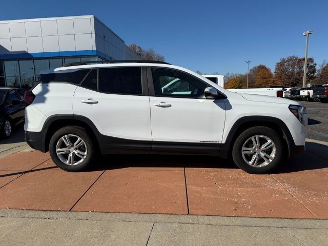 Used 2023 GMC Terrain SLE w/ Driver Convenience Package image 7