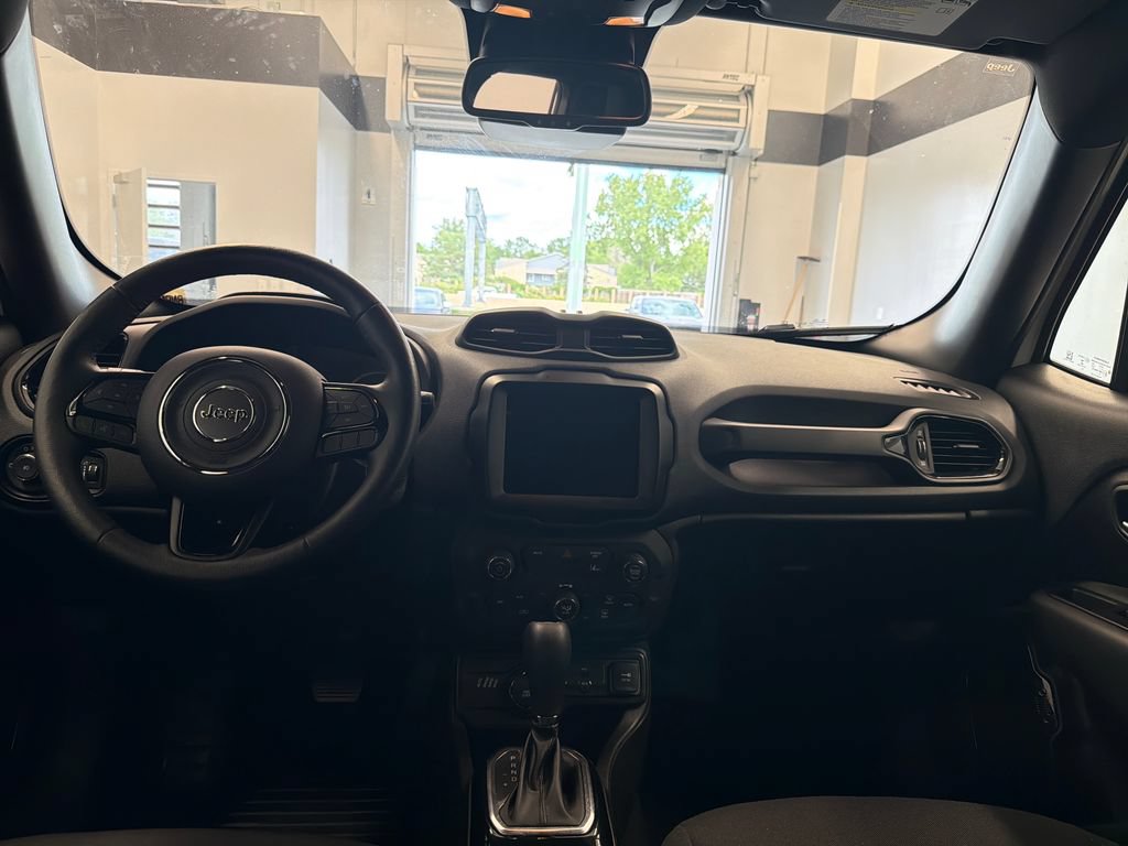 Certified 2022 Jeep Renegade Altitude w/ Convenience Group AWD/4WD image 17