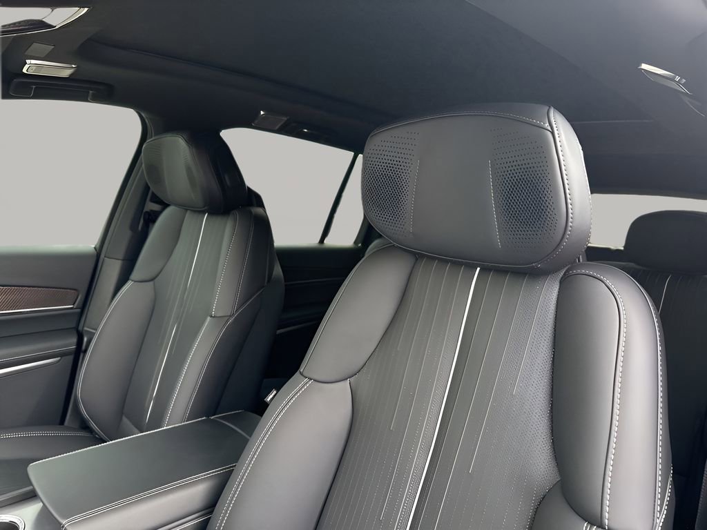 New 2026 Cadillac Vistiq Sport w/ LPO, Floor Liner Package image 33