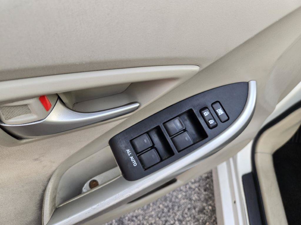 Used 2015 Toyota Prius Two FWD image 10