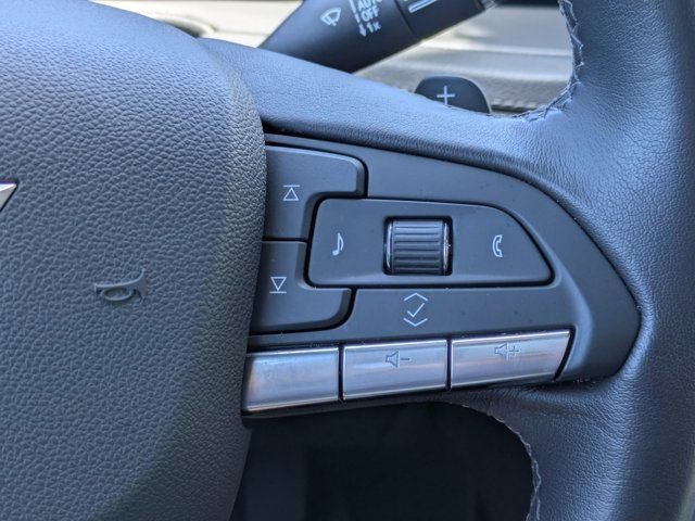 Used 2025 Cadillac XT4 Premium Luxury FWD image 22