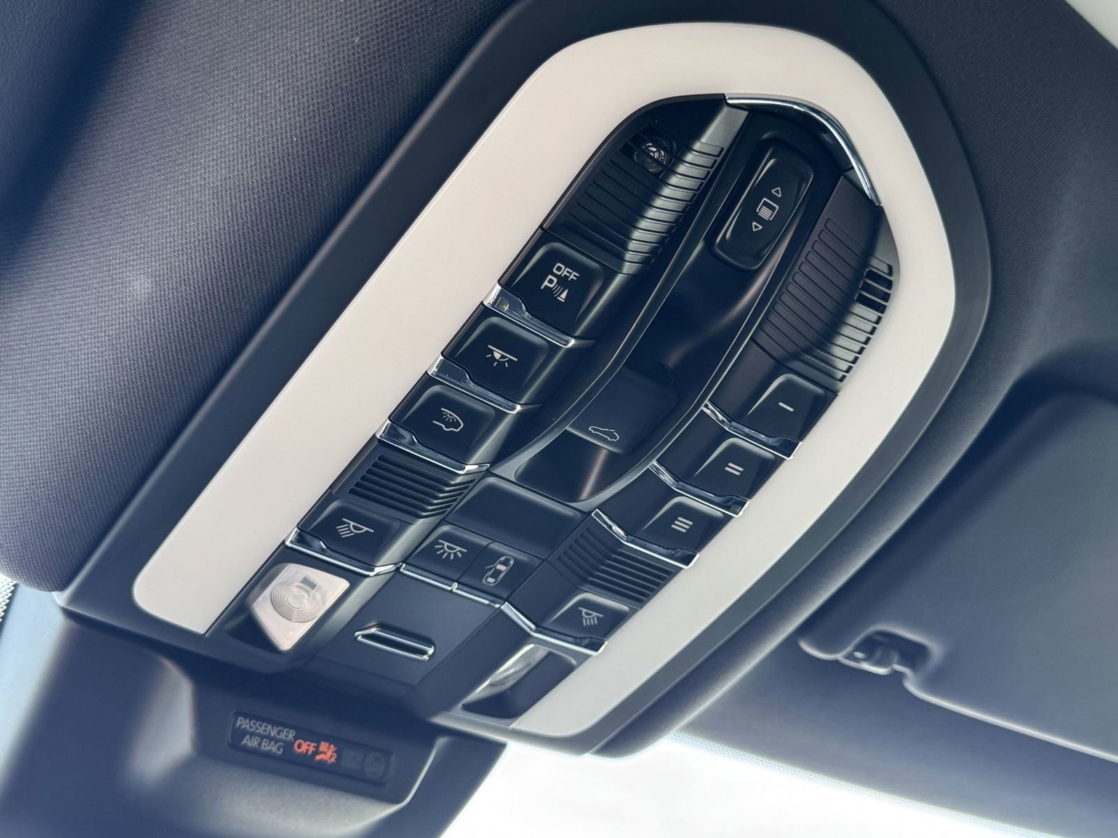 Certified 2024 Porsche Macan S image 24