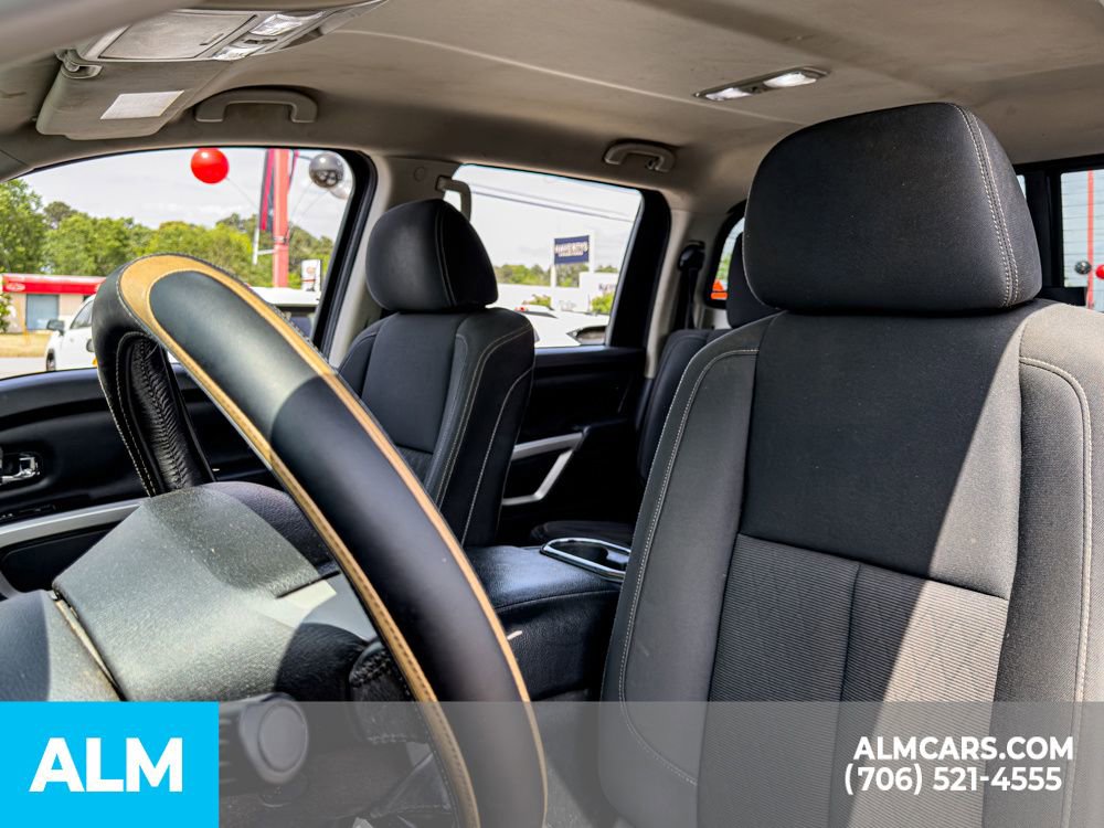 Used 2018 Nissan Titan SV w/ SV Convenience Package AWD/4WD image 12