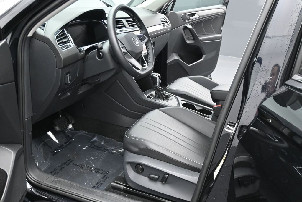 Used 2023 Volkswagen Tiguan SE FWD image 13