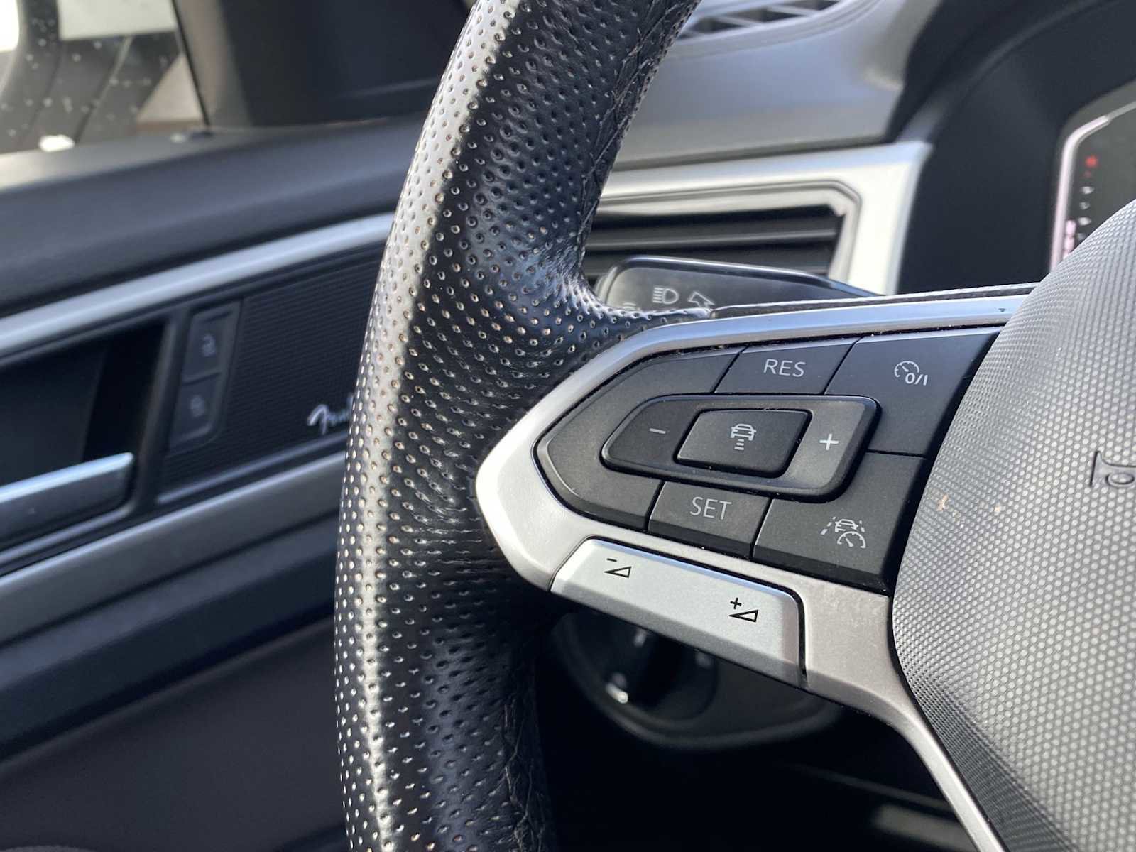 Used 2023 Volkswagen Atlas SEL Premium image 28