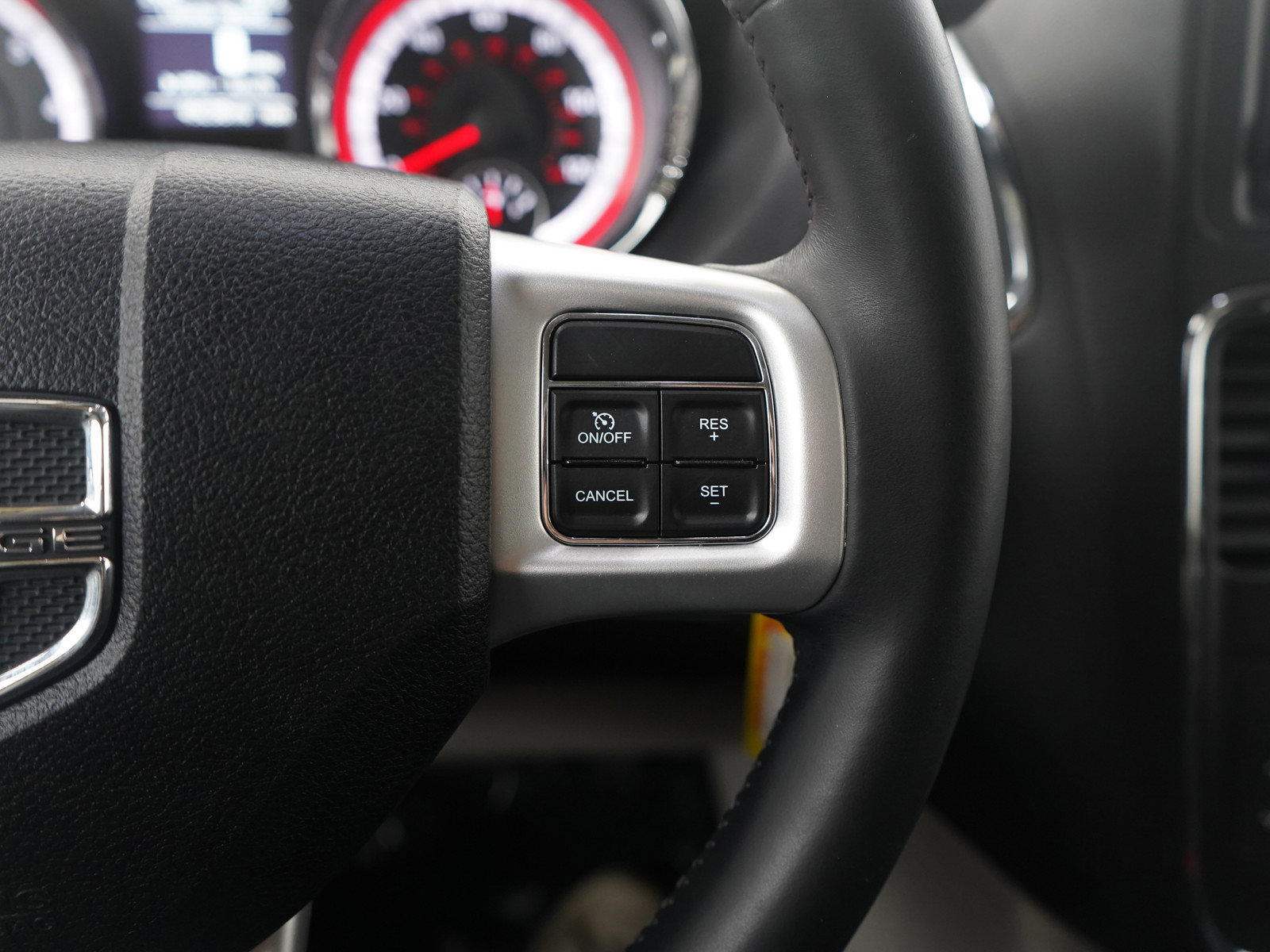 Used 2018 Dodge Grand Caravan SE w/ Rear Park Assist Package image 27