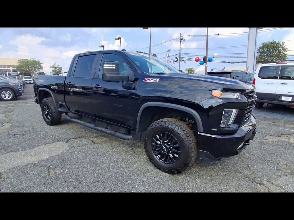 Used 2022 Chevrolet Silverado 2500 LT w/ Midnight Edition AWD/4WD image 2