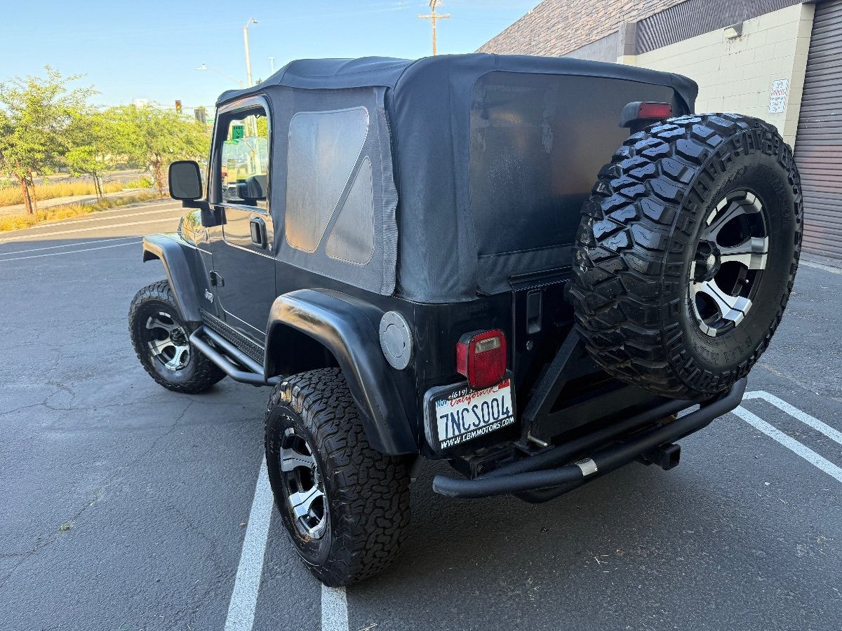 Used 2005 Jeep Wrangler Rubicon w/ Security Group AWD/4WD image 5