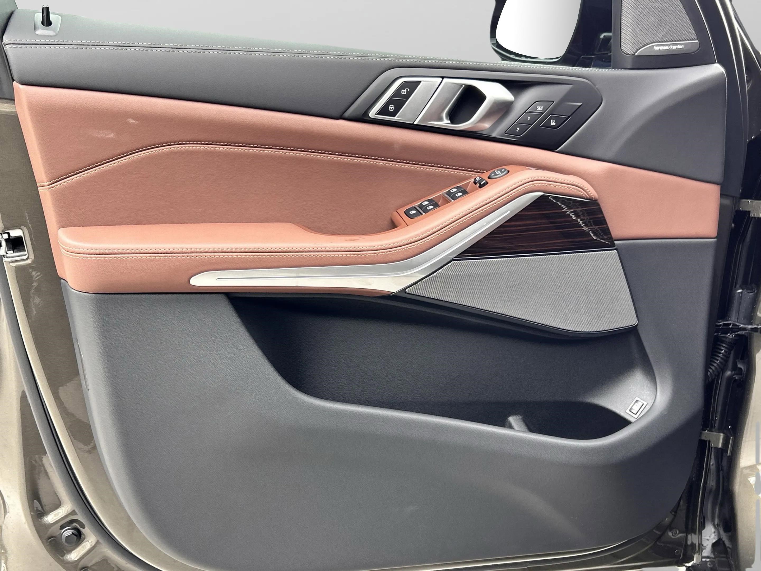 Used 2026 BMW X5 xDrive50e w/ M Sport Package image 18