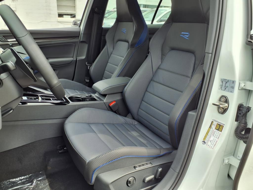 New 2025 Volkswagen Golf R Black Edition image 4