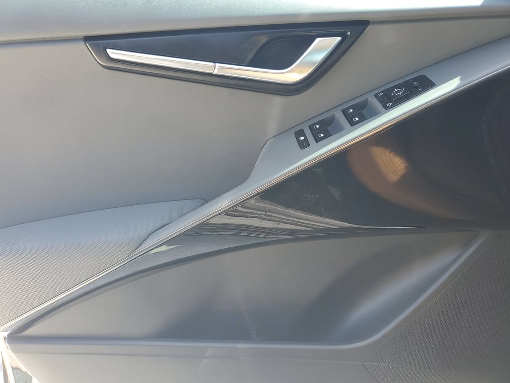 Used 2025 Kia Niro EX FWD image 19