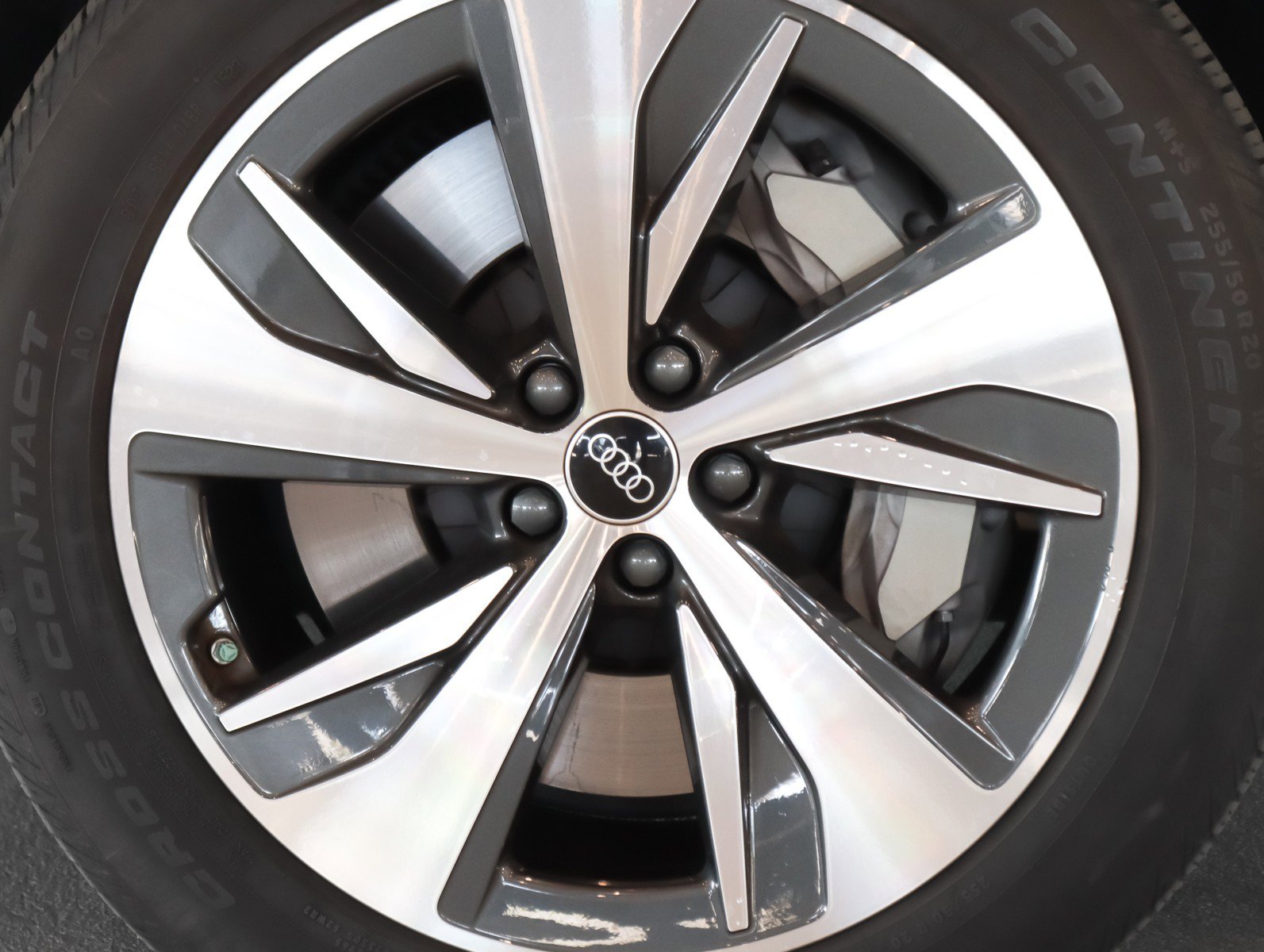 Used 2024 Audi Q8 e-tron Premium Plus image 7