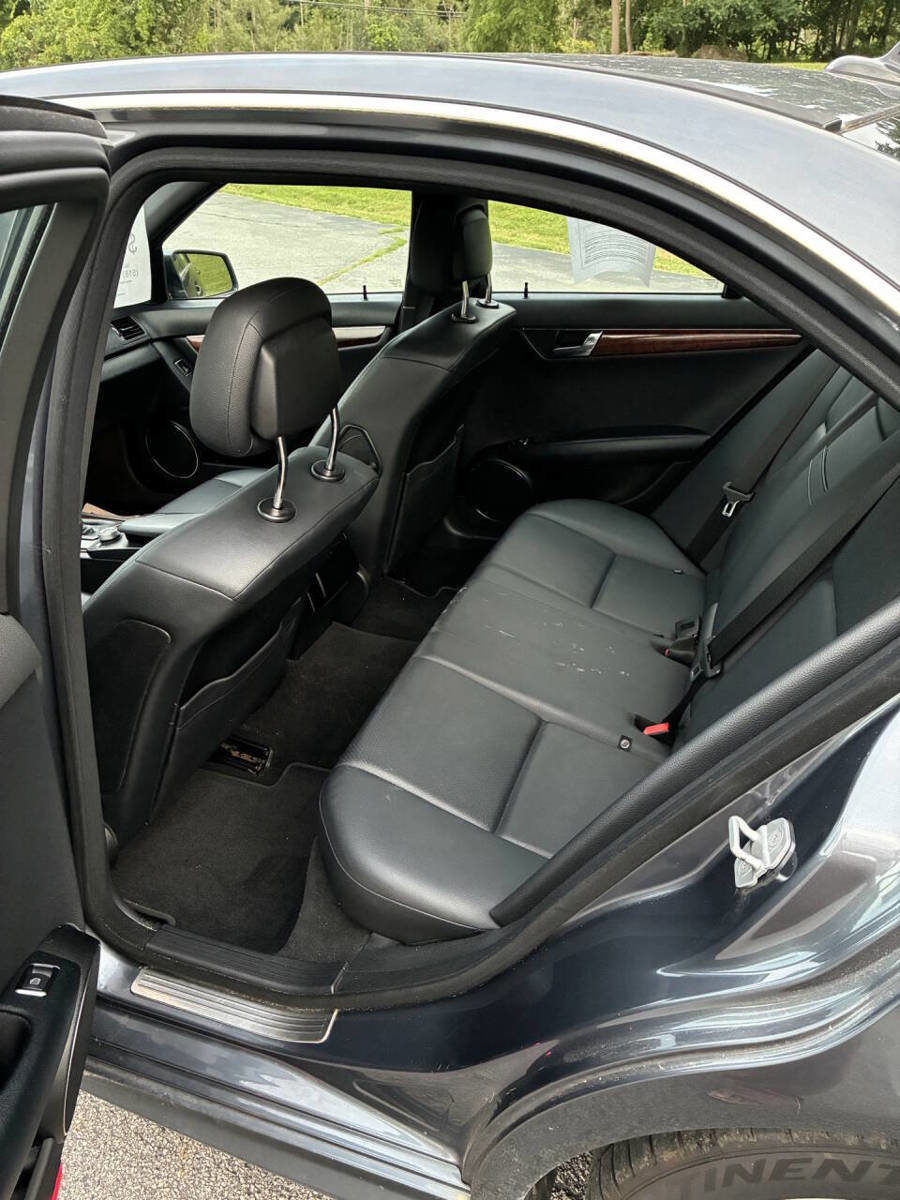 Used 2011 Mercedes-Benz C 300 4MATIC Sedan image 11