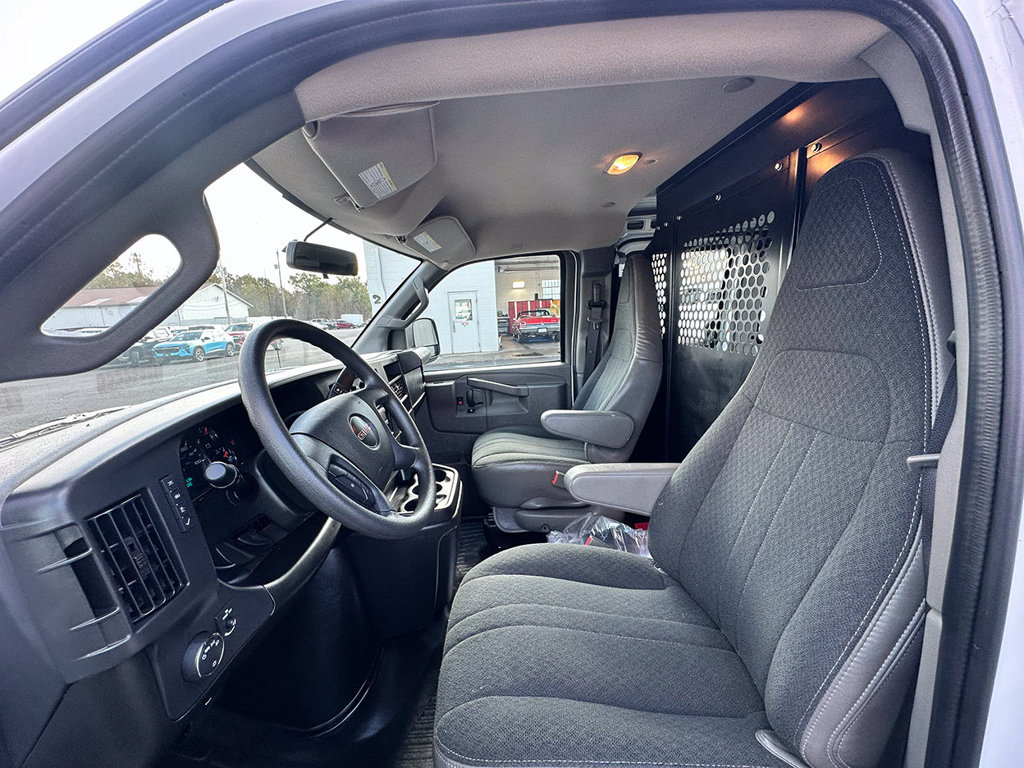 Used 2025 GMC Savana 2500 w/ Driver Convenience Package RWD image 3