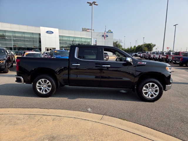 Used 2022 Chevrolet Silverado 1500 LTZ AWD/4WD image 13