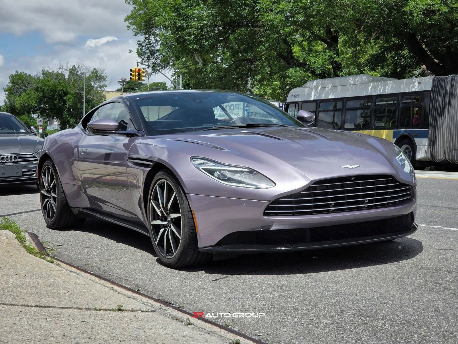 Used 2017 Aston Martin DB11 V12 RWD image 2