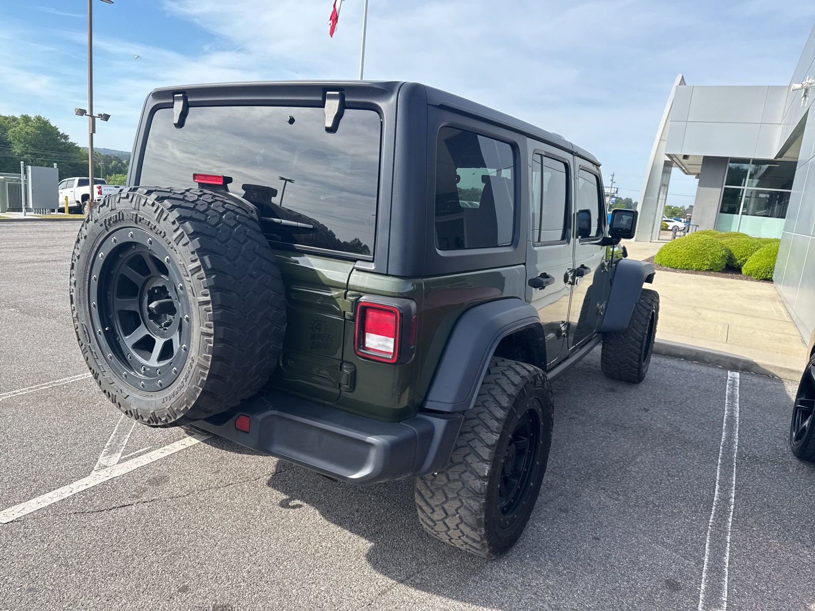 Used 2023 Jeep Wrangler Unlimited w/ Cold Weather Group image 7