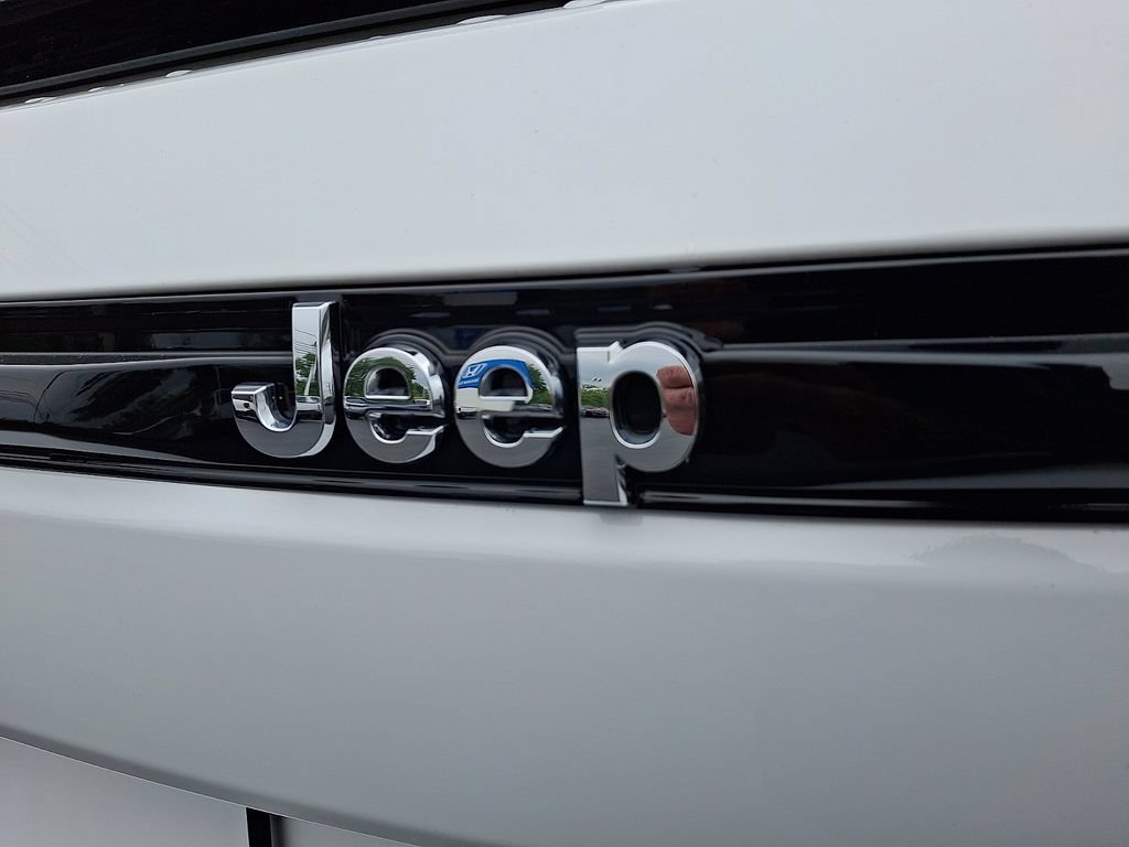 Used 2023 Jeep Grand Cherokee Laredo w/ Luxury Tech Group I AWD/4WD image 33