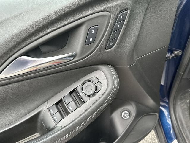 Used 2023 Buick Encore GX Essence w/ Experience Buick Package FWD image 17