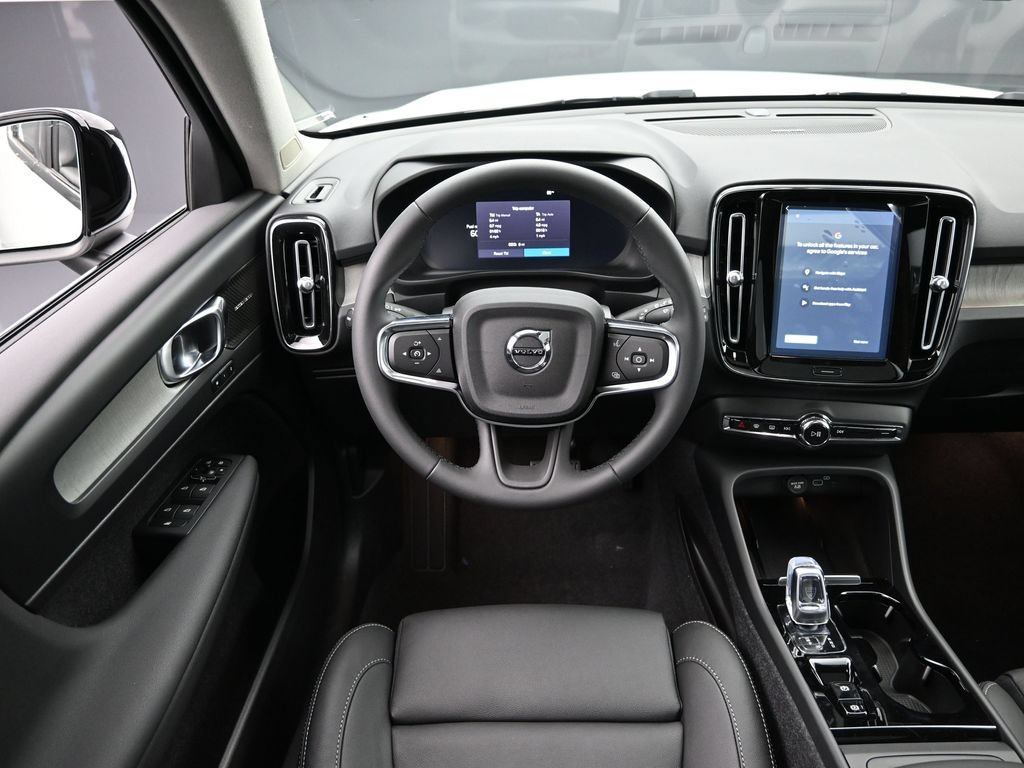 Used 2025 Volvo XC40 B5 Plus w/ Climate Package AWD/4WD image 17