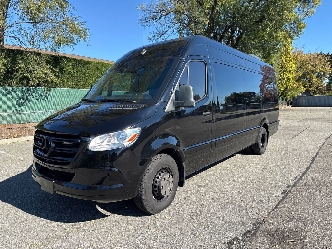 Used 2021 Mercedes-Benz Sprinter 3500 image 1