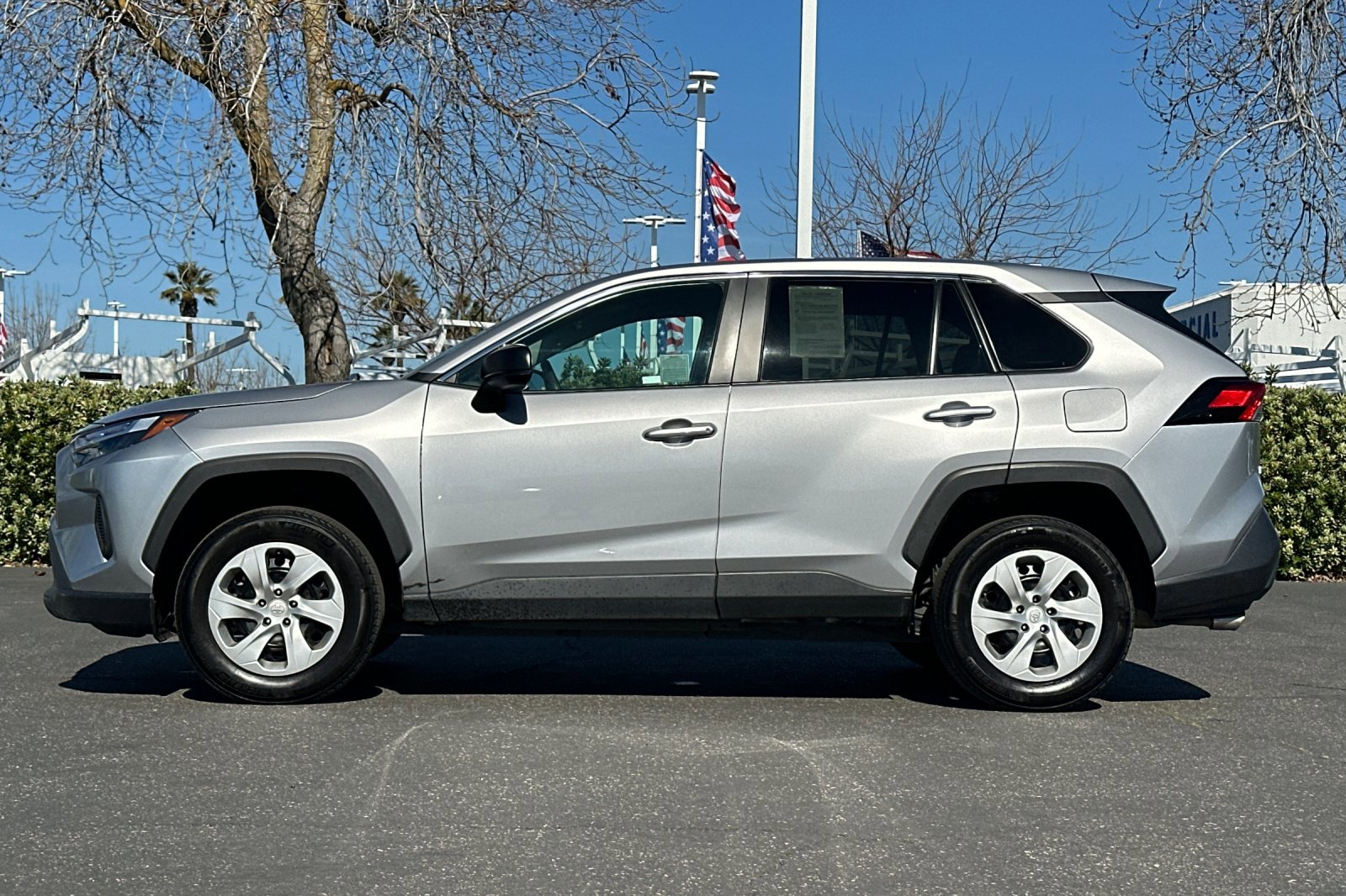 Used 2023 Toyota RAV4 LE image 7