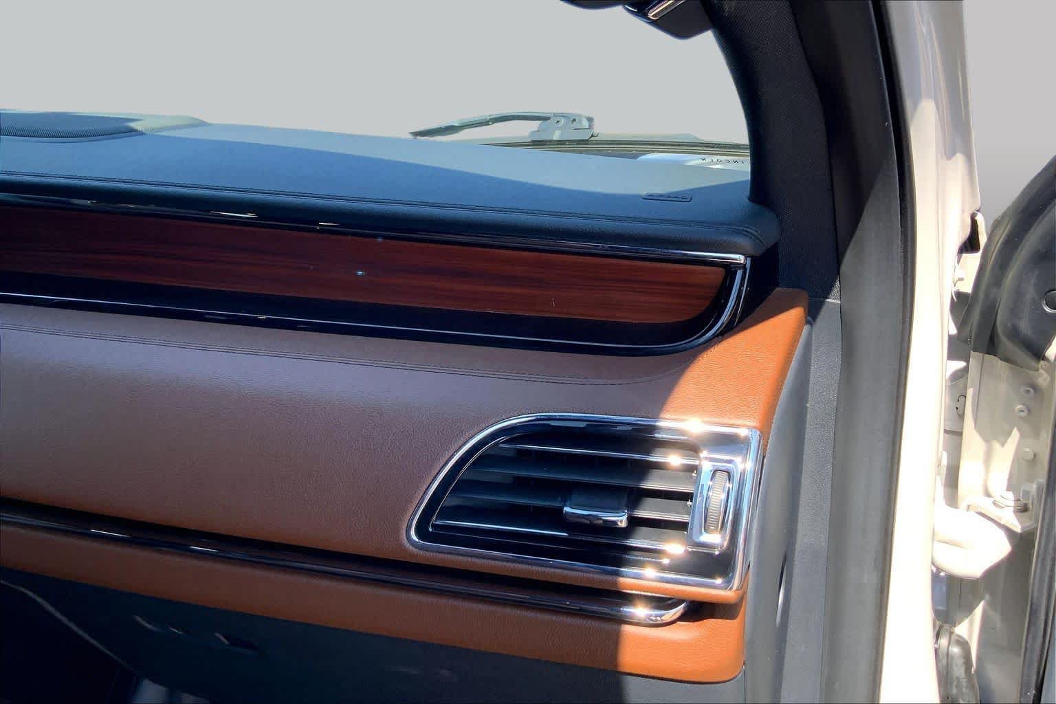 Used 2022 Lincoln Navigator Reserve AWD/4WD image 19