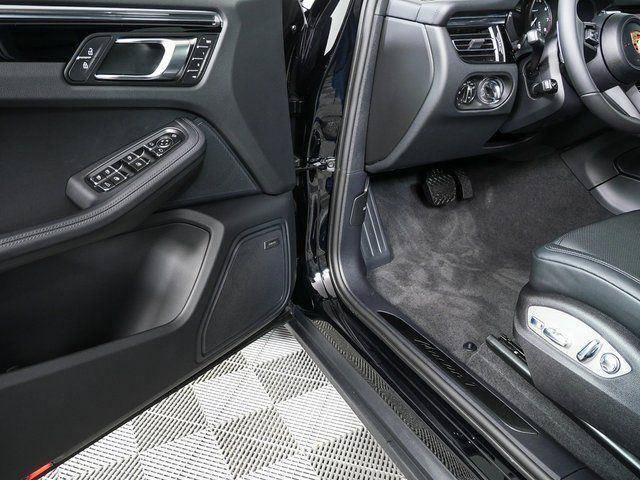 New 2026 Porsche Macan AWD/4WD image 8