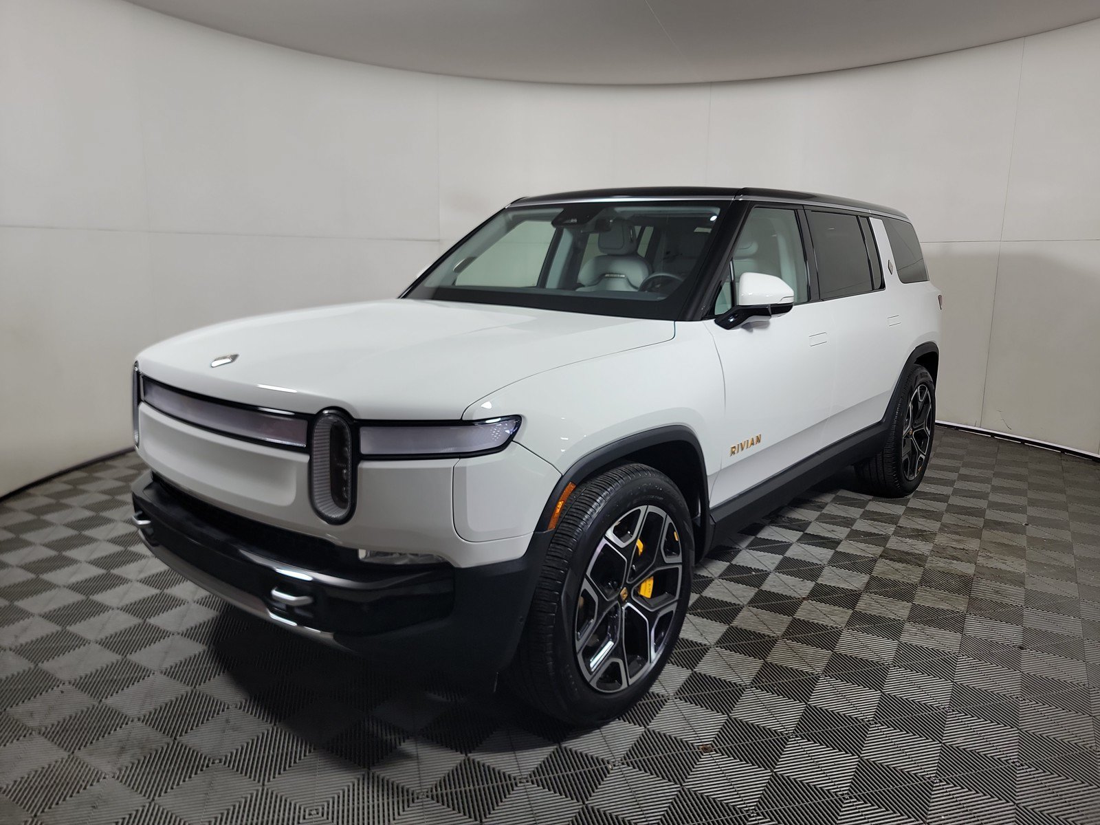 Used 2024 Rivian R1S Adventure