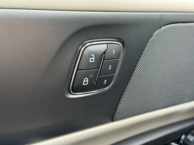 Used 2024 Lincoln Nautilus Reserve AWD/4WD image 15