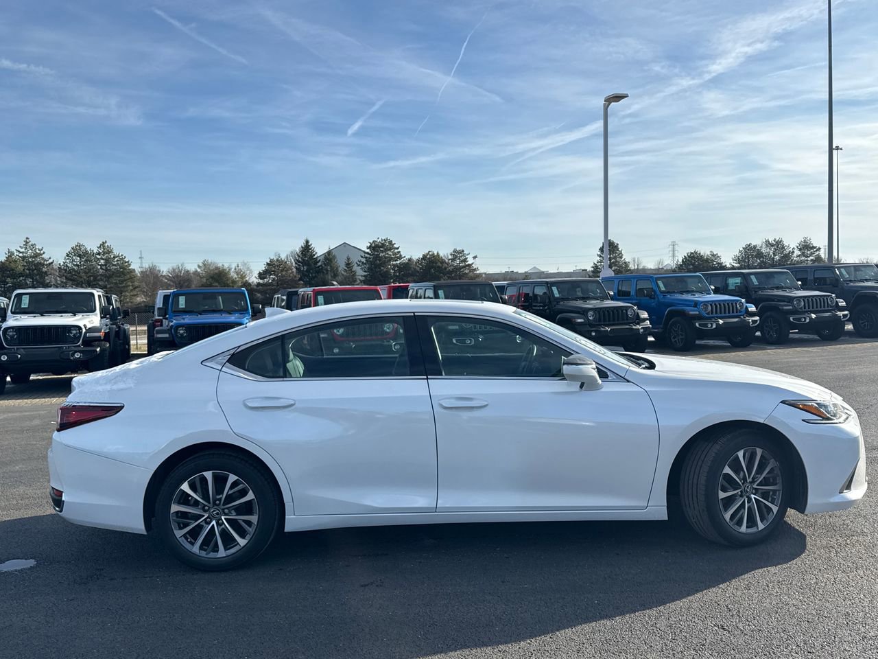Used 2022 Lexus ES 250 image 2