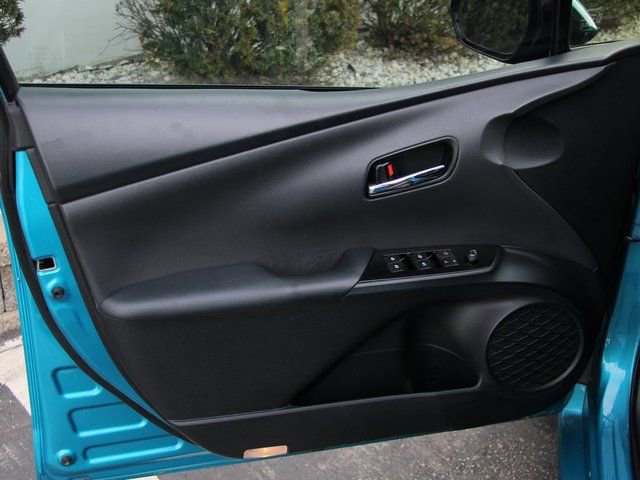 Used 2018 Toyota Prius Prime Premium w/ Carpet Mat Package image 13