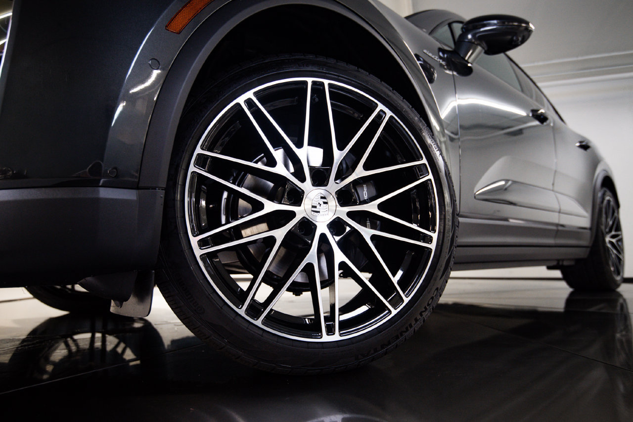 New 2026 Porsche Macan 4 Electric AWD/4WD image 12