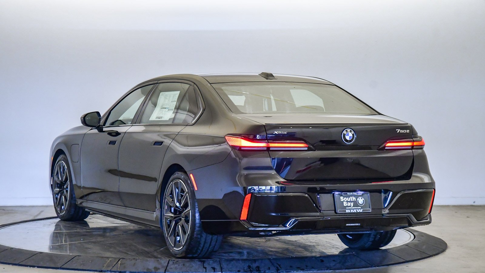 New 2026 BMW 750e xDrive AWD/4WD image 2
