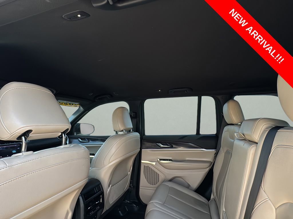 Used 2023 Jeep Grand Cherokee Limited image 14