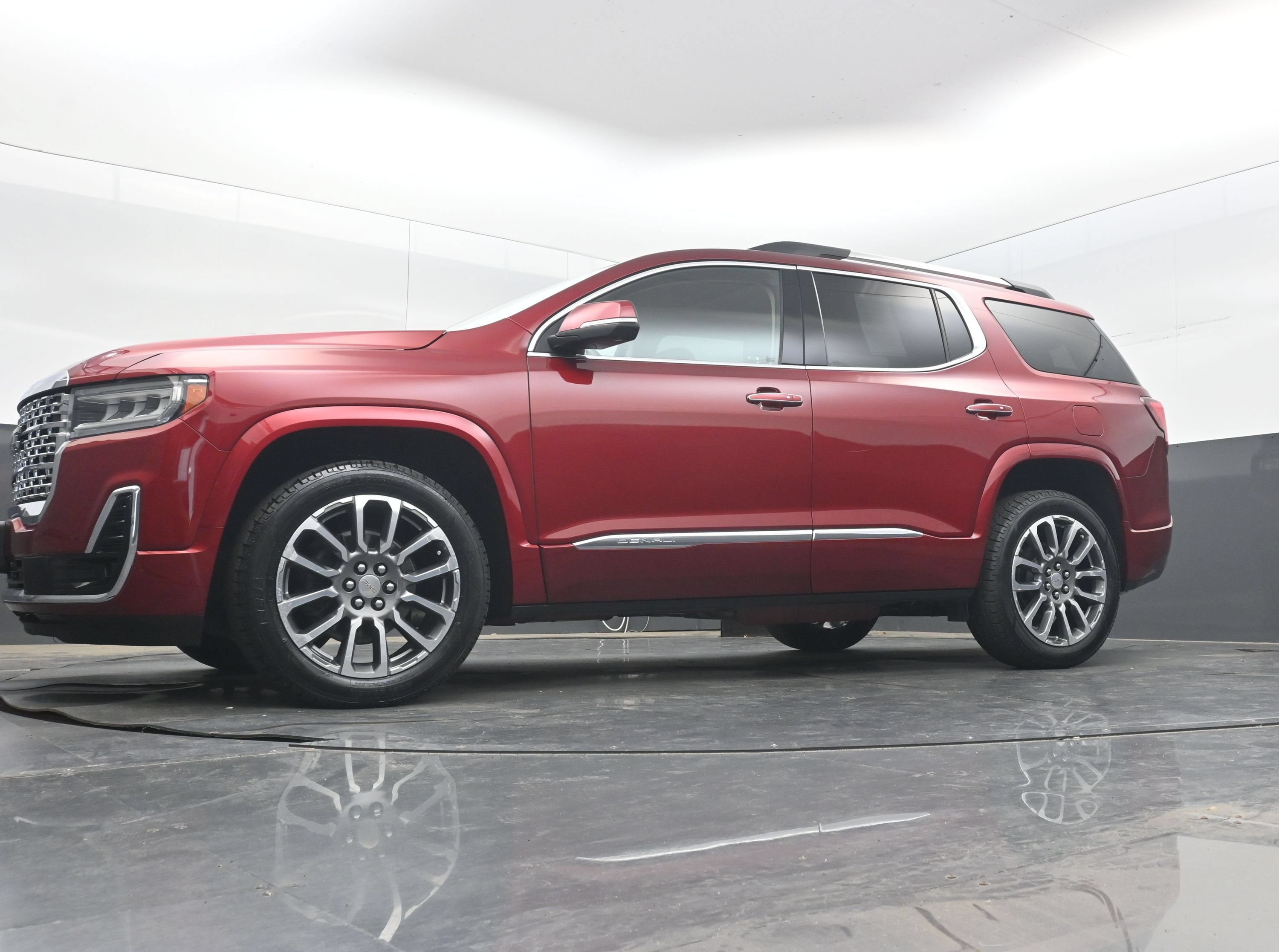 Used 2022 GMC Acadia Denali w/ Denali Ultimate Package AWD/4WD image 25
