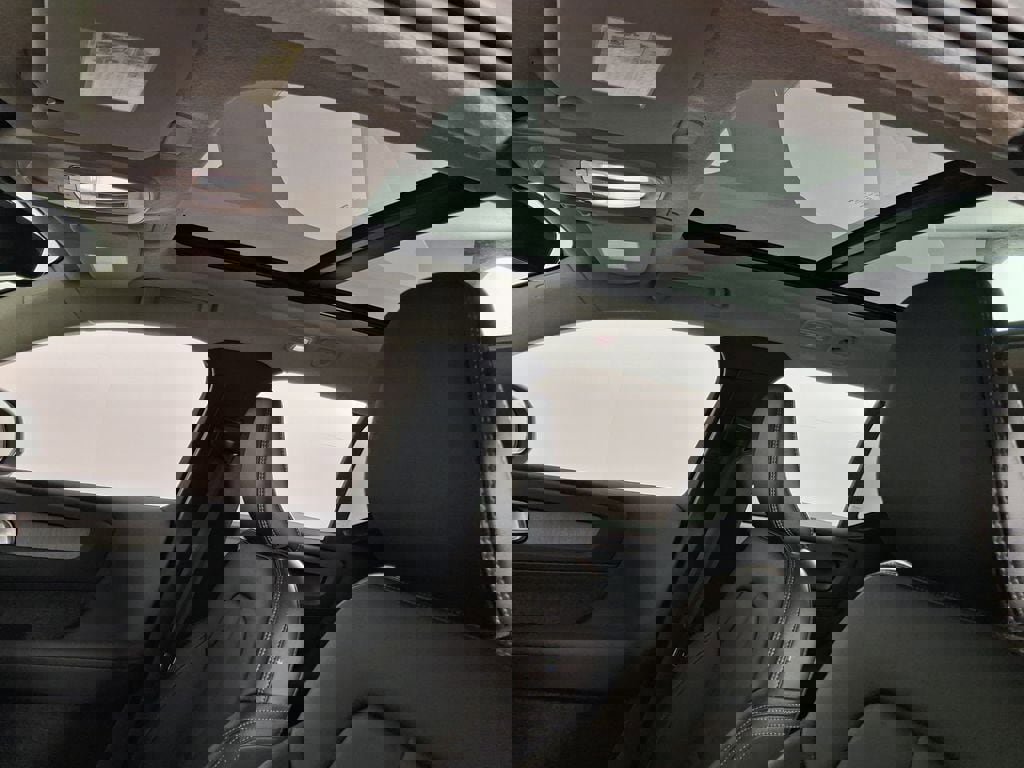 Used 2025 Volvo XC40 B5 Core AWD/4WD image 26