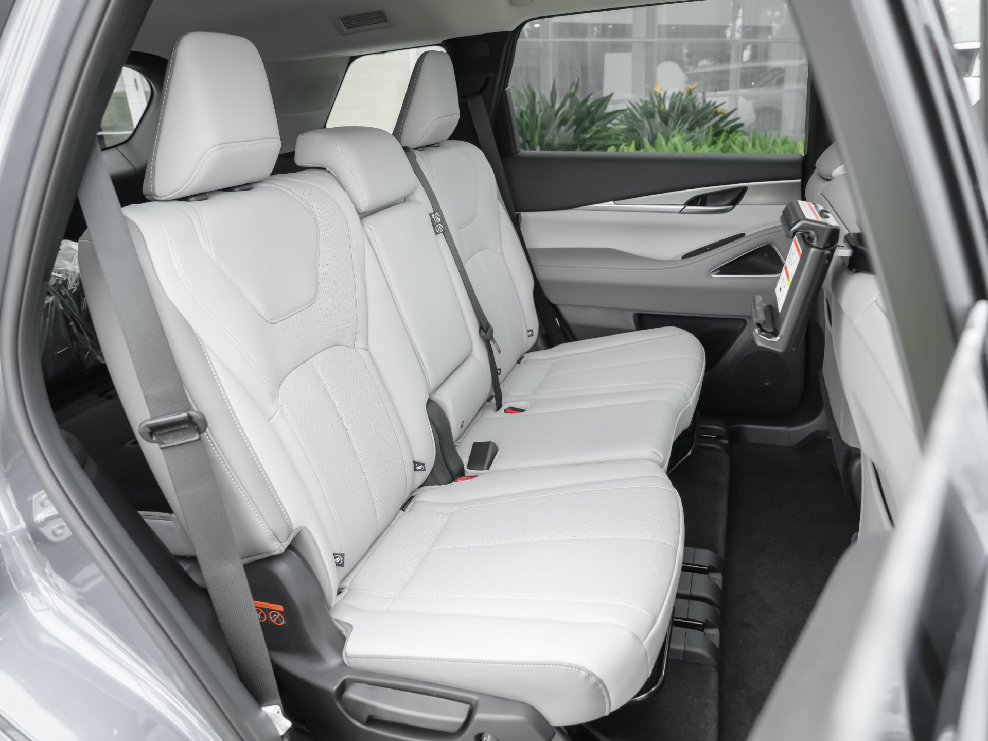 New 2027 INFINITI QX60 Luxe FWD image 30