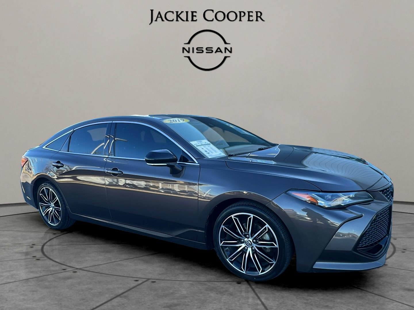 Used 2019 Toyota Avalon Touring image 7