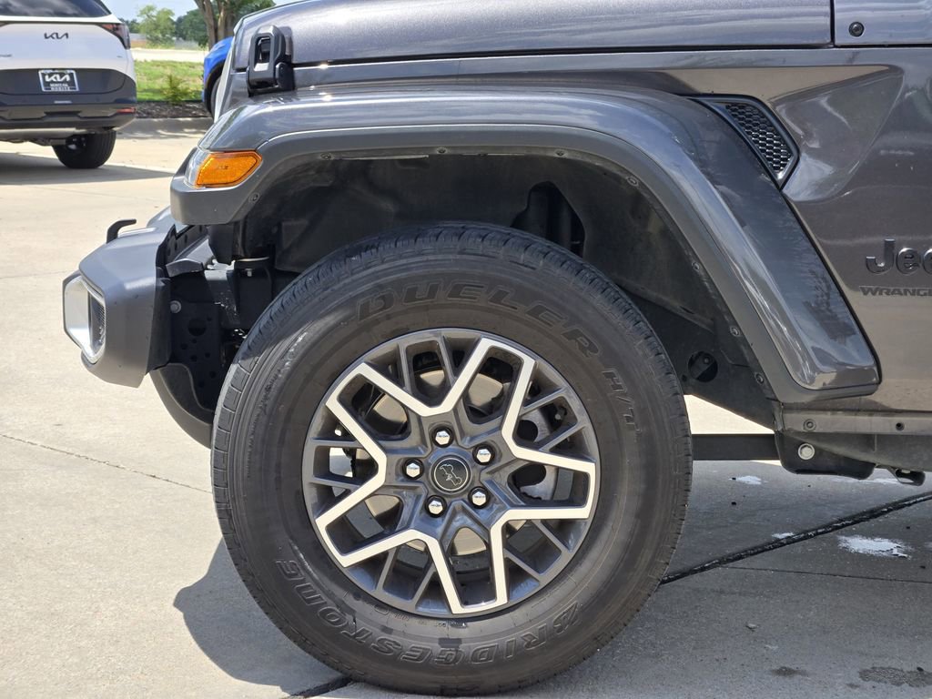 Used 2025 Jeep Wrangler Unlimited Sahara AWD/4WD image 14