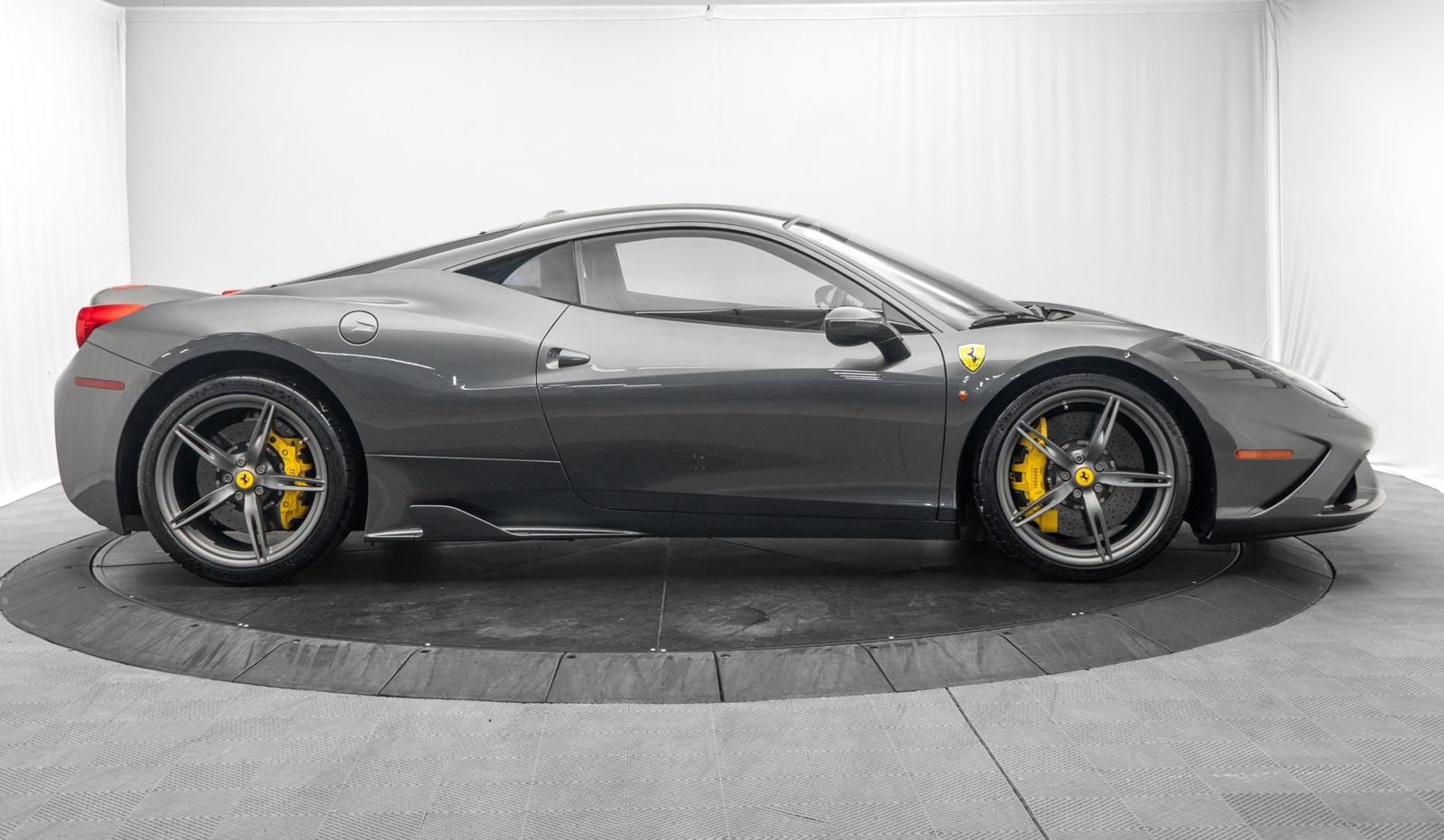 Used 2014 Ferrari 458 Speciale Coupe RWD image 8