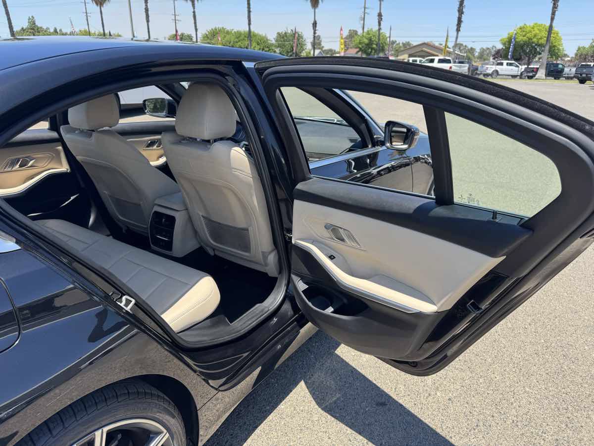 Used 2021 BMW 330i Sedan w/ Convenience Package RWD image 17