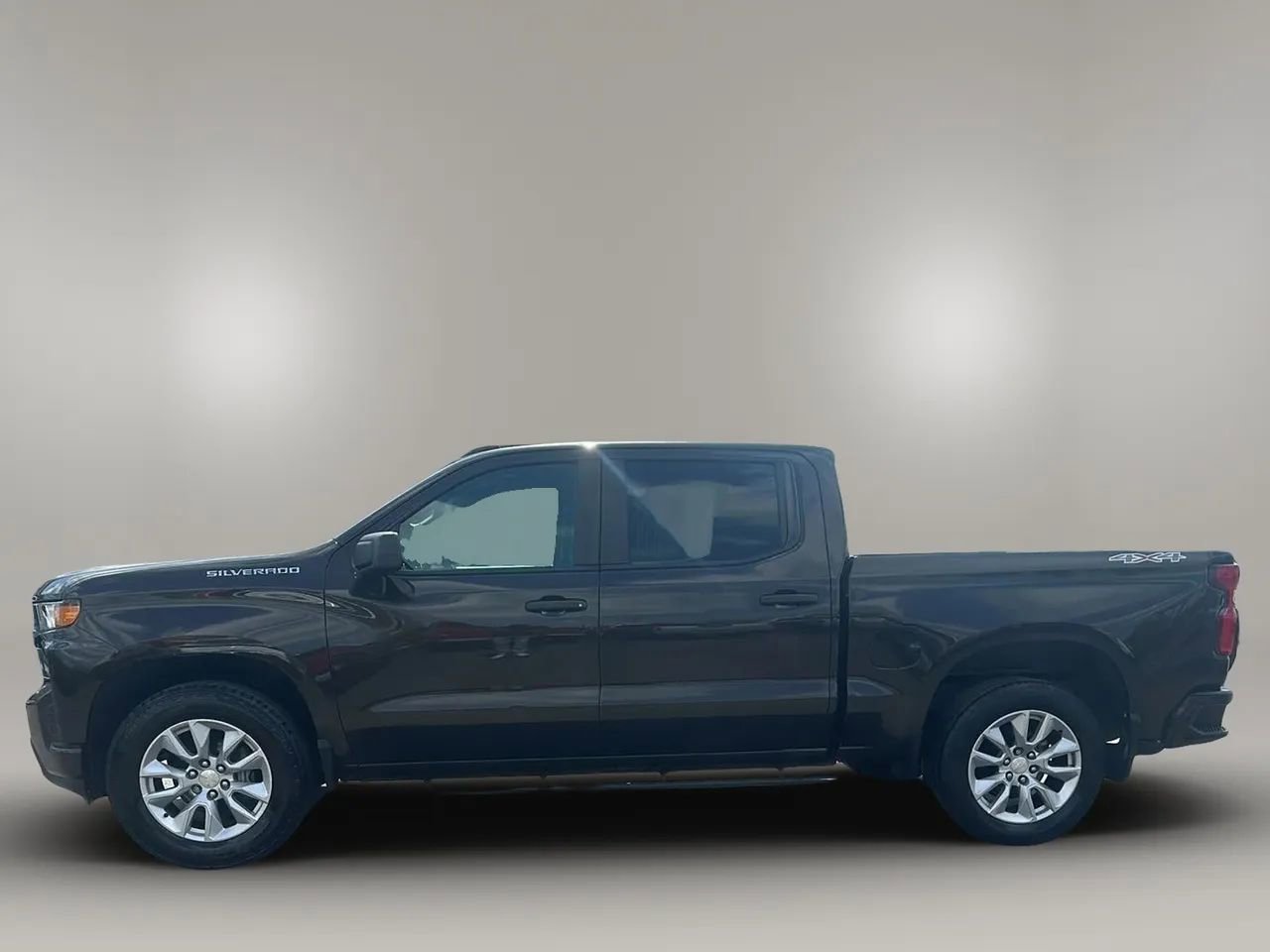 Used 2019 Chevrolet Silverado 1500 Custom w/ Custom Value Package AWD/4WD image 2