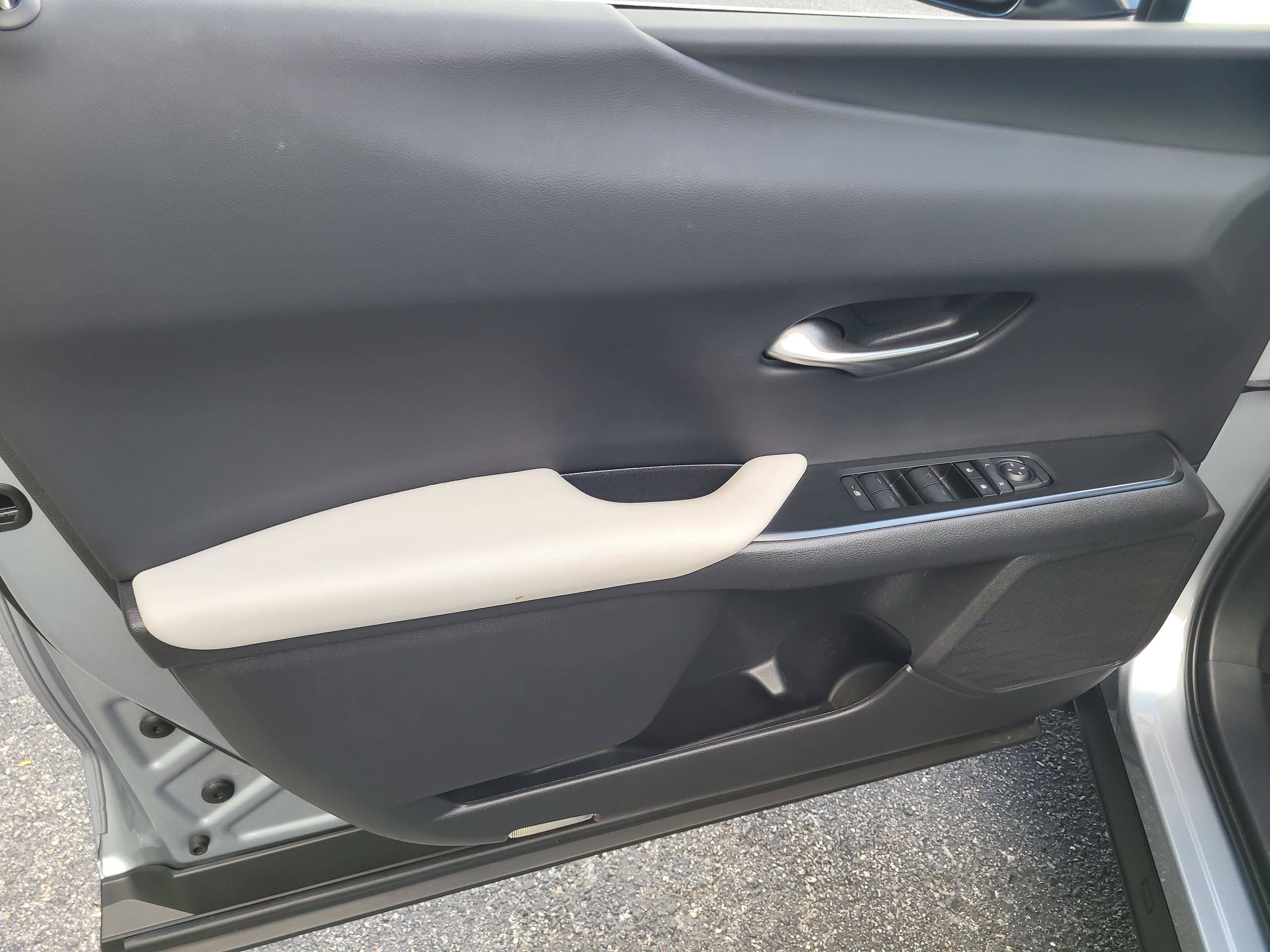 Used 2025 Lexus UX 300h FWD w/ Accessory Package (Z1) image 17