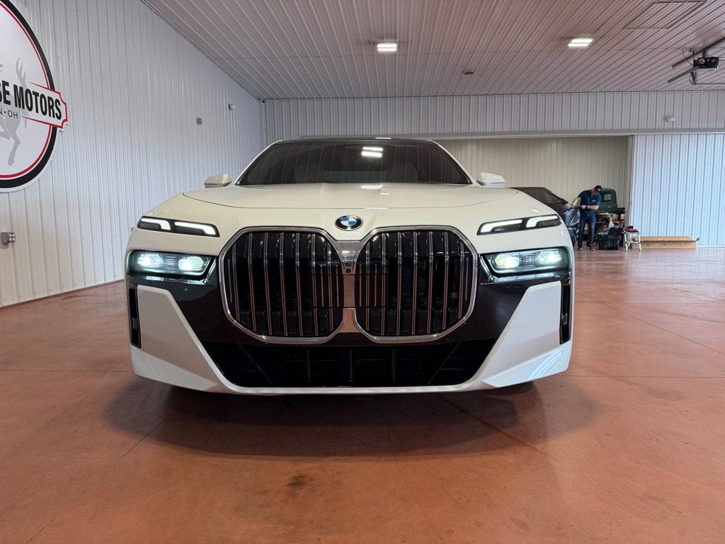 Used 2023 BMW 760i xDrive w/ Parking Assistance Package image 5