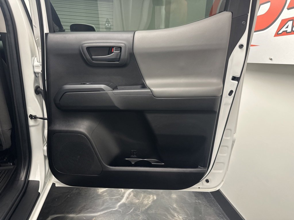 Used 2022 Toyota Tacoma SR image 12